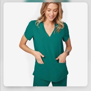 Figs casma three pocket top xs hunter green